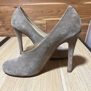 Chloe Suede Pump